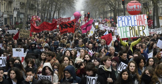 Влада Франції може запровадити надзвичайний стан через протести