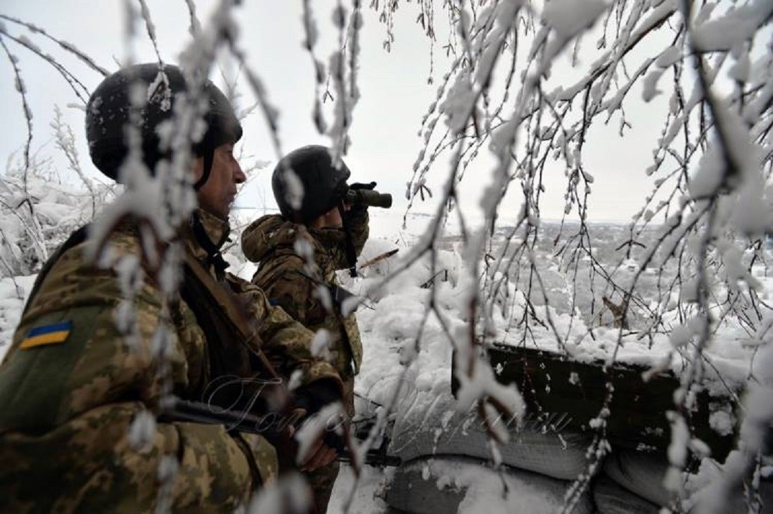 Доба на Донбасі: 13 обстрілів, поранено військового