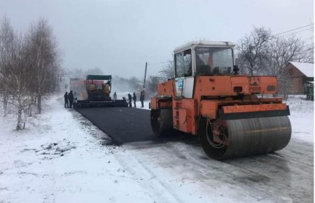 Укравтодор заявив, що не платитиме за ремонт доріг у сніжну погоду
