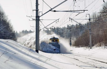 Укрзалізниця має намір призначити щонайменше 30 додаткових поїздів на зимові свята