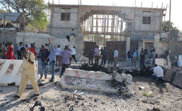 Внаслідок вибухів біля президентського палацу в Сомалі загинули 20 людей