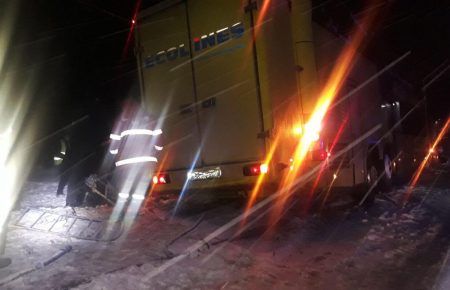 На Львівщині автобус зіткнувся з легковим авто, чотири людини загинули