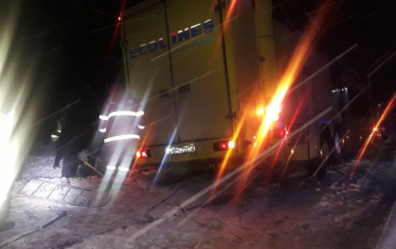 На Львівщині автобус зіткнувся з легковим авто, чотири людини загинули