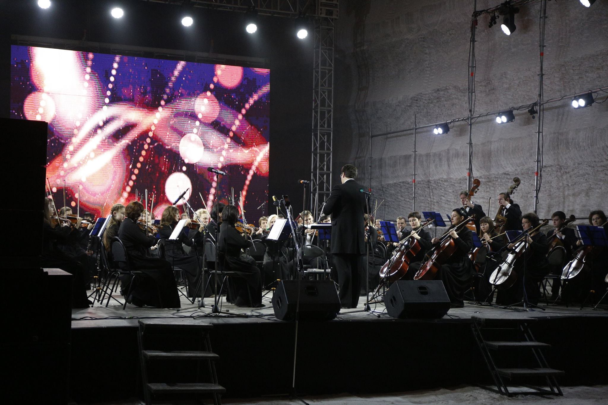 Луганський оркестр зіграв для військових «Оперу перемоги» у соляній шахті