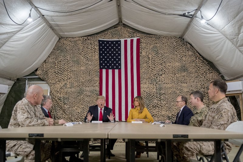 Трамп прибув до Іраку, де зустрівся з американськими військовими