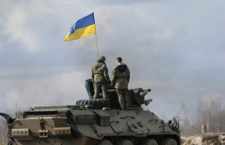 Доба на Донбасі: українські військові повідомляють про загострення на Луганському напрямку
