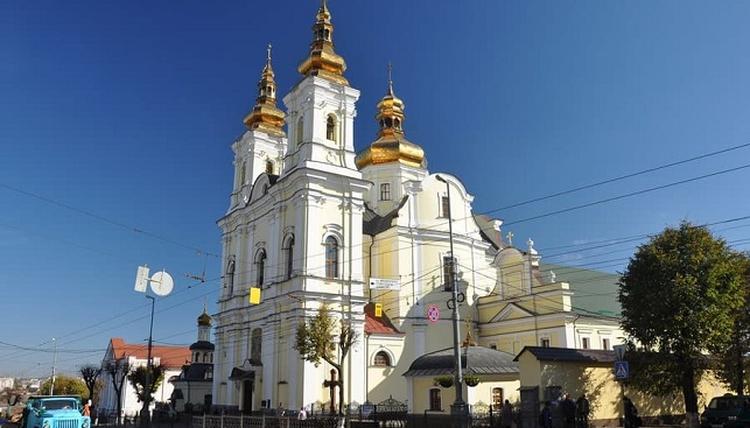 ЗМІ повідомляють про захоплення собору УПЦ МП у Вінниці, у храмі спростовують