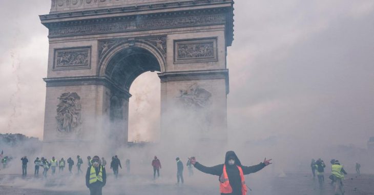 Протести у Парижі тривають: поліція затримала понад 500 людей