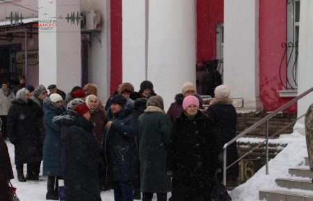 Поліклініку прифронтового Миронівського приєднали до лікарні міста: чому місцеві мешканці вийшли на протест?