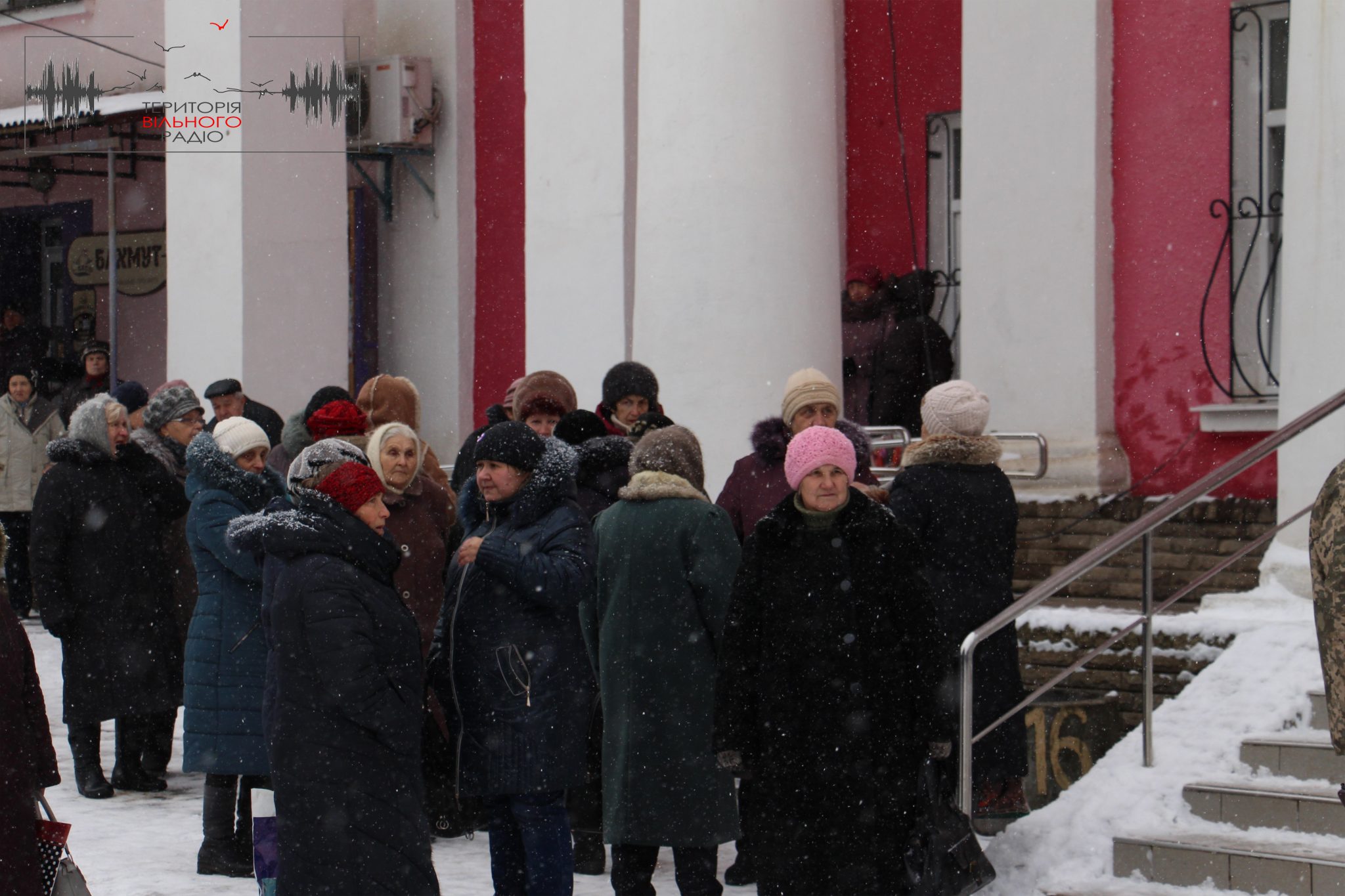Поліклініку прифронтового Миронівського приєднали до лікарні міста: чому місцеві мешканці вийшли на протест?