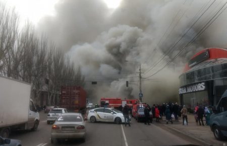 Пожежа в Одесі: гасіння ускладнили вибухи балонів з пропаном