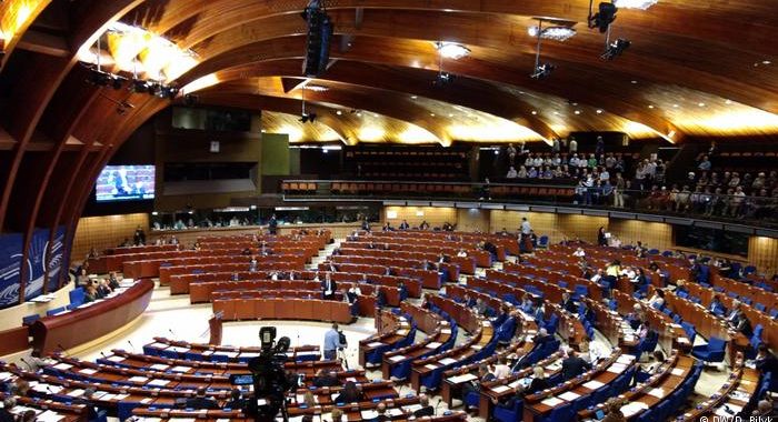 Україну позбавили місць у комітеті ПАРЄ, який працює над зняттям санкцій з РФ Україну позбавили місць у комітеті ПАРЄ, який працює над зняттям санкцій з РФ