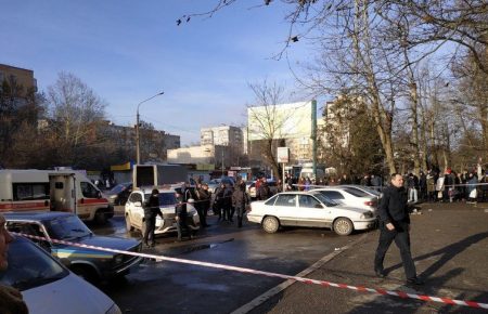 У Миколаєві біля суду застрелили двох людей, підозрюваного затримали