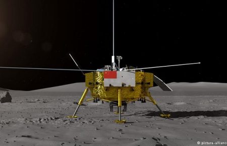Китай першим у світі посадив космічний апарат на зворотній бік Місяця