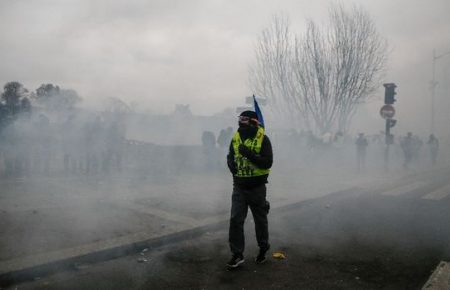 «Жовті жилети» у Франції: у протестах взяли участь 84 тисячі людей, понад 200 — затримані