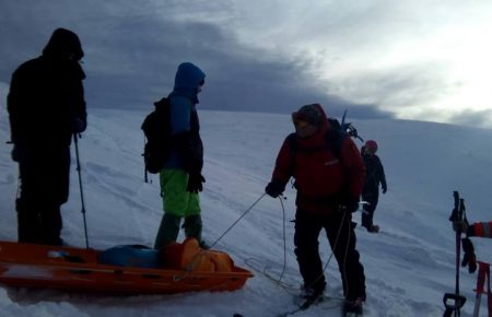 На Закарпатті рятувальники відшукати тіло загиблого в лавині туриста