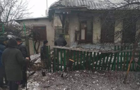 На Луганщині під час обстрілів снаряд влучив у житловий будинок