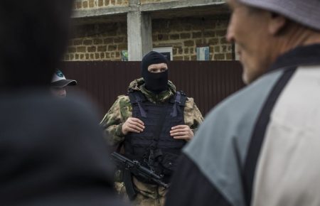 В окупованому Криму силовики обшукали будинки трьох кримських татар