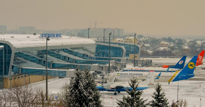 Аварія в аеропорту Львова: компанія повідомила про затримки та скасування рейсів
