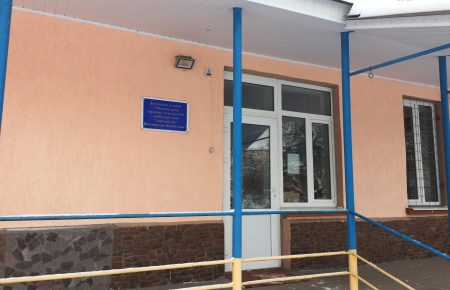 «Антисанітарія та зношена білизна» — у Житомирі перевірили центр реабілітації для дітей
