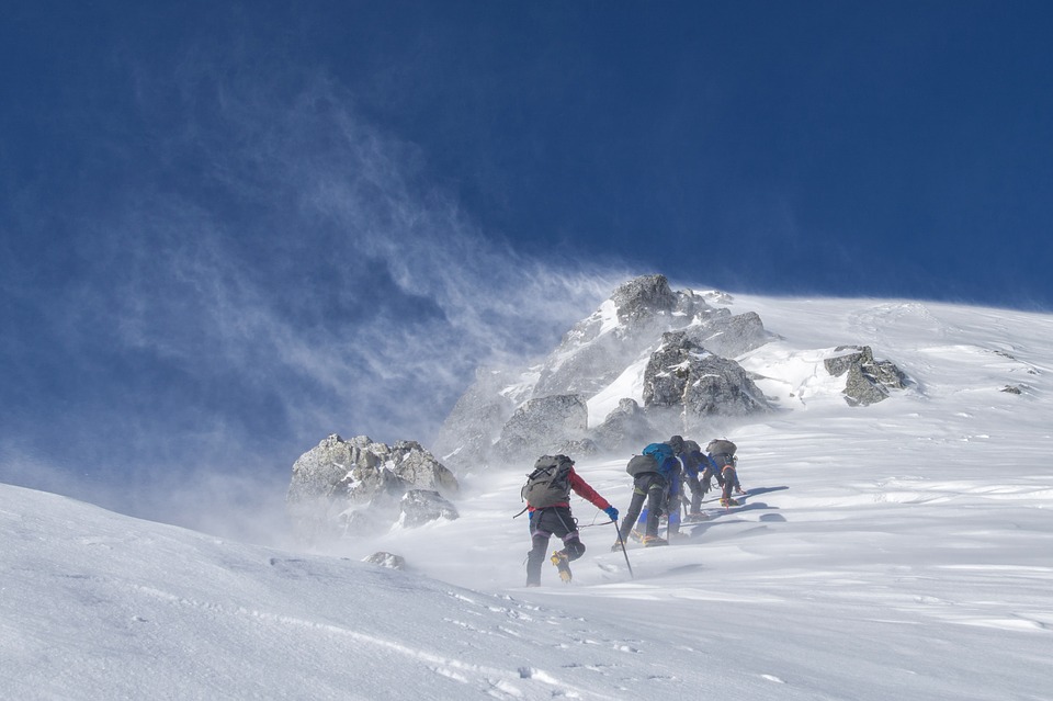 Сильний снігопад та лавини: в Альпах загинули 7 людей