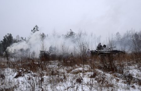 Доба на Донбасі: троє українських військових дістали поранення