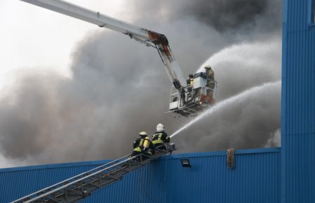 Пожежу на «Лісовій» у Києві загасили — ДСНС
