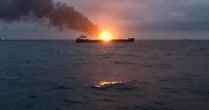 Число осередків пожежі на танкерах у Керченській протоці збільшилося до шести — ТАСС