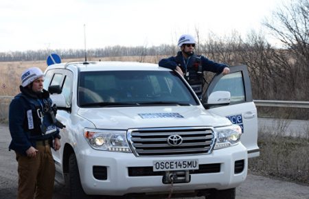 Спостерігачі ОБСЄ залишили Золоте-2 через обстріл бойовиків