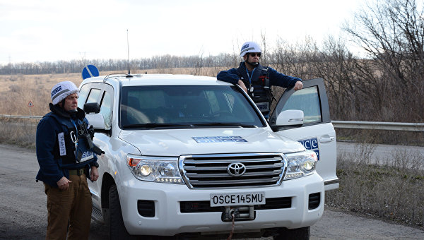 Спостерігачі ОБСЄ залишили Золоте-2 через обстріл бойовиків