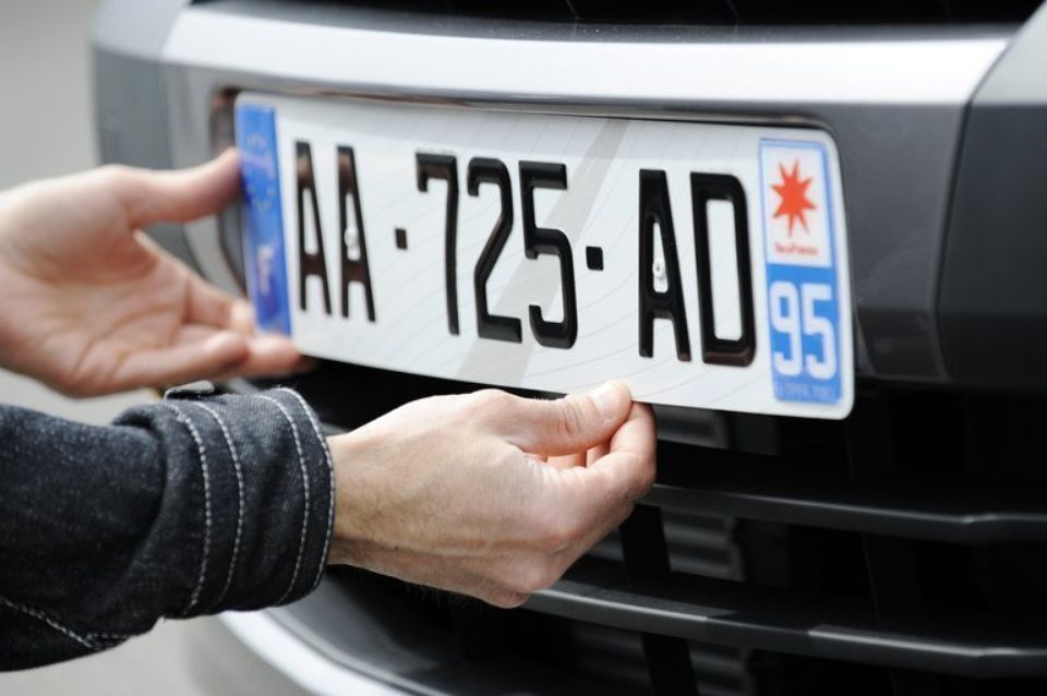 Із 23 лютого закінчується період пільгового розмитнення авто на єврономерах