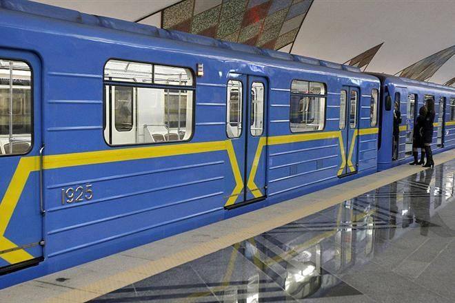 У Києві 21 лютого метро працюватиме на годину довше