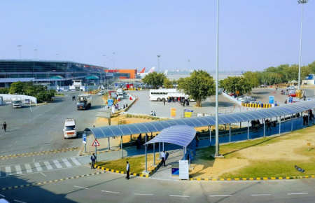 Закриття повітряного простору над Пакистаном: українці застрягли в аеропорту Делі