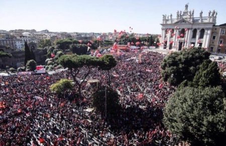 У Римі тисячі людей вийшли з протестами проти уряду Італії