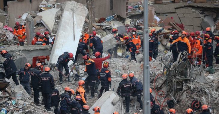 Кількість загиблих після обвалу будинку у Стамбулі зросла до 17 Кількість загиблих після обвалу будинку у Стамбулі зросла до 17