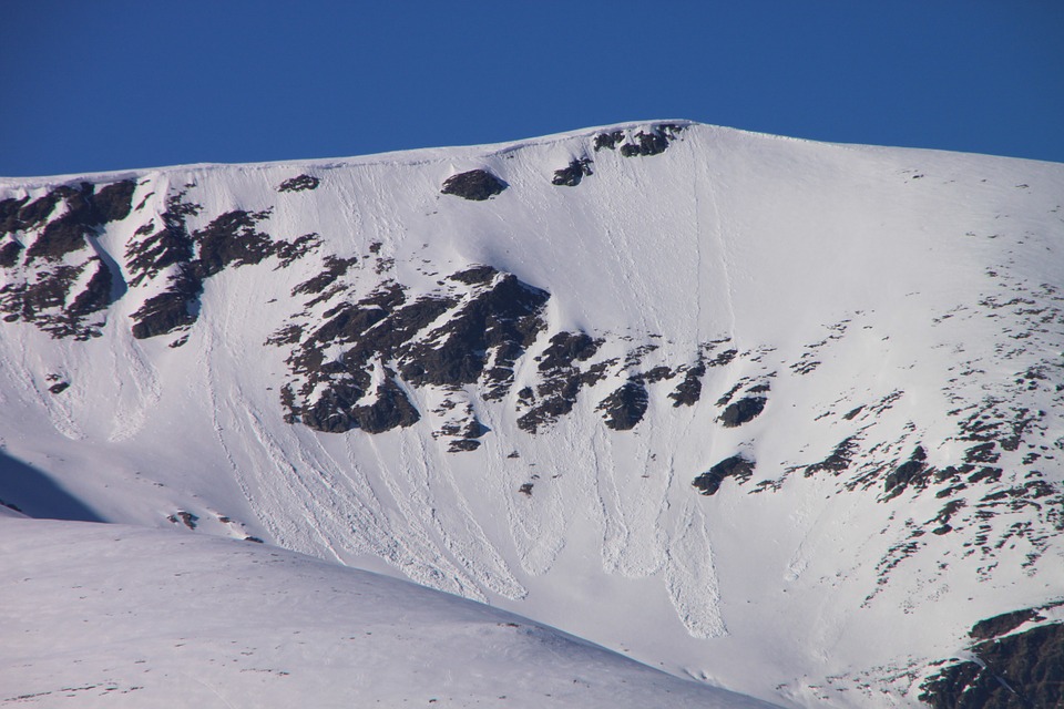У горах Франківщини очікується значна лавинна небезпека через відлигу — ДСНС