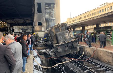 У Єгипті поїзд в'їхав у платформу: щонайменше 20 людей загинули, ще 40 поранені