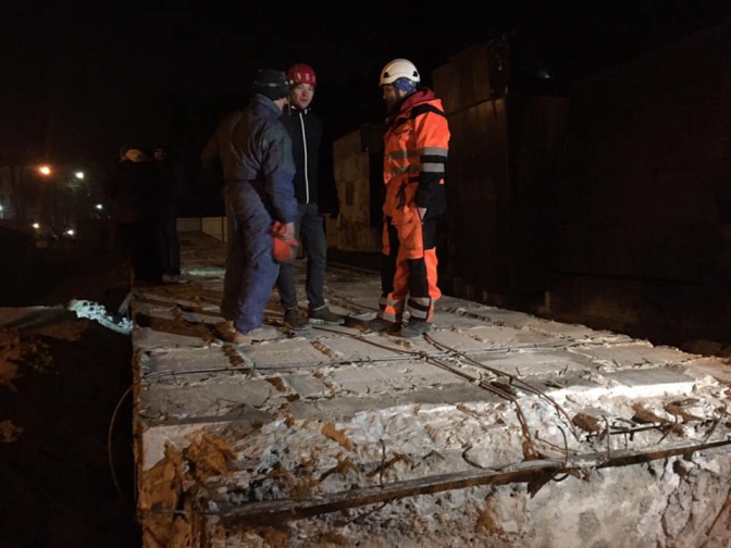 У Львові з третьої спроби демонтували стелу Монумента слави (відео)