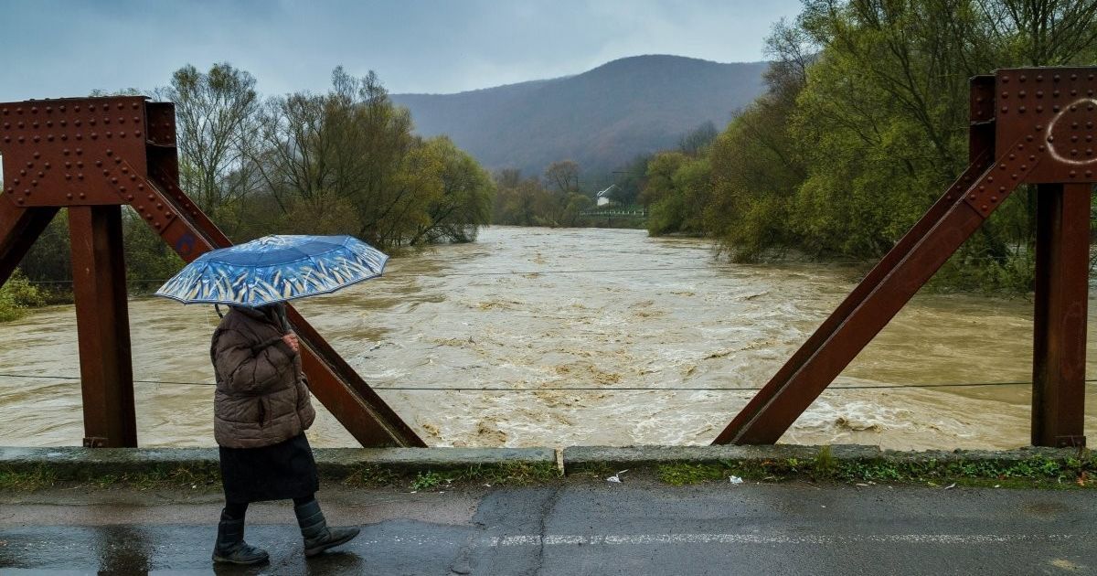 Рятувальники попереджають про підйом води на річках Закарпаття