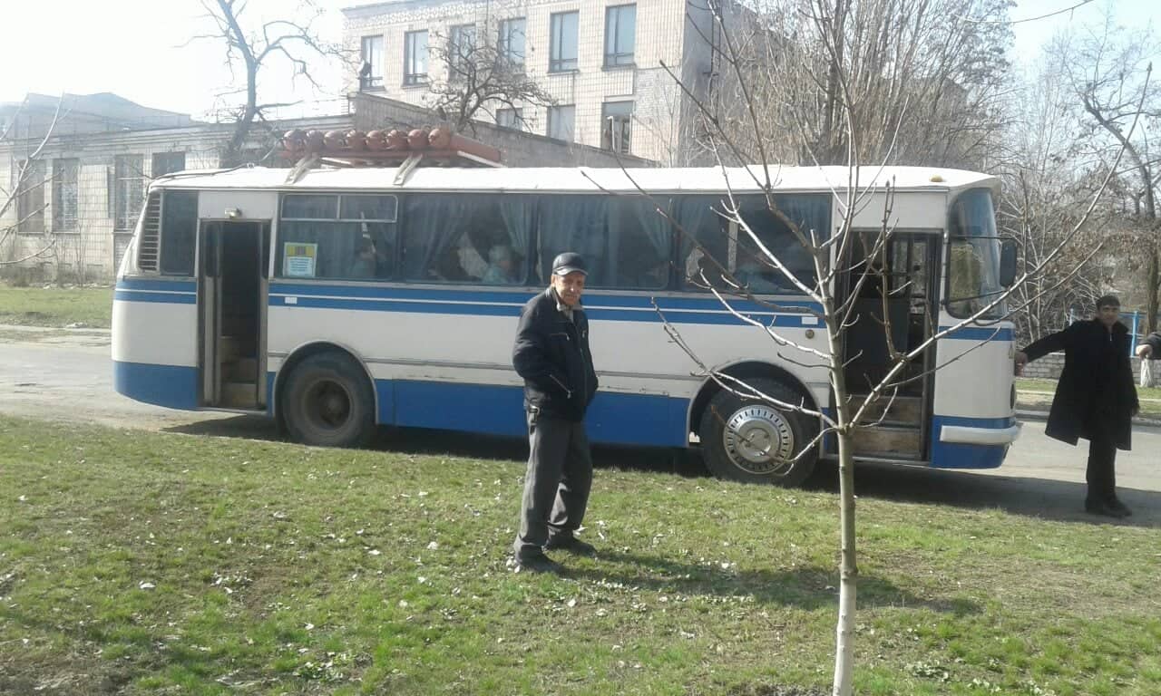 У Рубіжному на Луганщині виборців підвозили автобусом