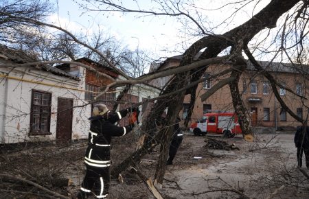 Негода в Україні: загинули 2 людей, понад 500 населених пунктів — без електрики
