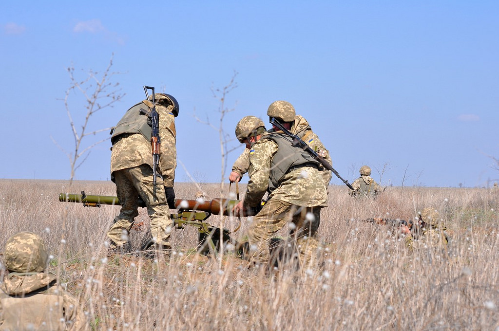 За минулу добу на Донбасі 3 військових дістали поранення під час обстрілів — Міноборони