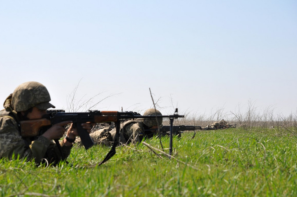 За добу на Донбасі поранення дістали 2 українських військових