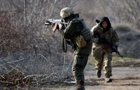 Доба на Донбасі: один військовий загинув, двоє поранені