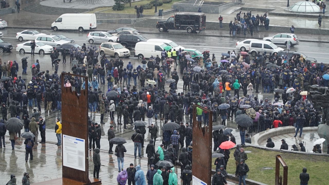 У центрі Києва на акції «Нацкорпусу» вимагають покарати причетних до розкрадань в оборонці