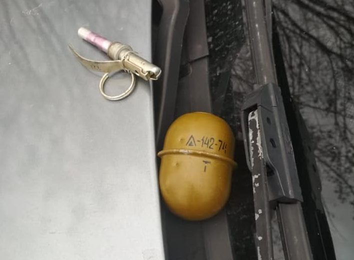 На Дніпропетровщині у поліцейських кинули гранату: один з них поранений