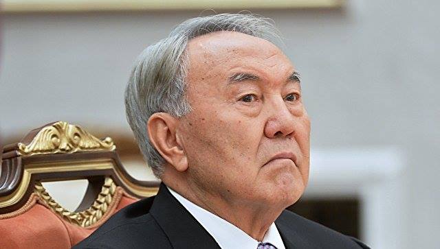 У Казахстані почали скуповувати долари після заяви президента про відставку