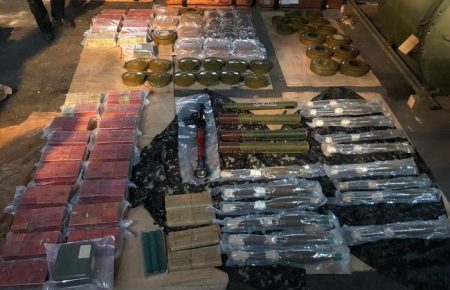 Ракети, гранатомети та міни: СБУ заявила про викриття схрону зброї