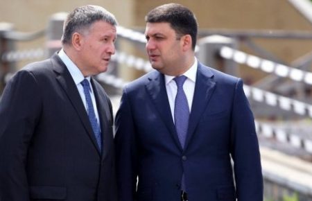 Суд просять визнати протиправними дії прем’єр-міністра Гройсмана та очільника МВС Авакова