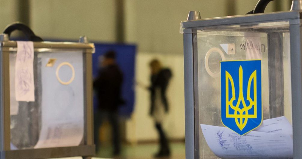 На Чернігівщині чоловік кинув запальну суміш в одну з виборчих дільниць — МВС